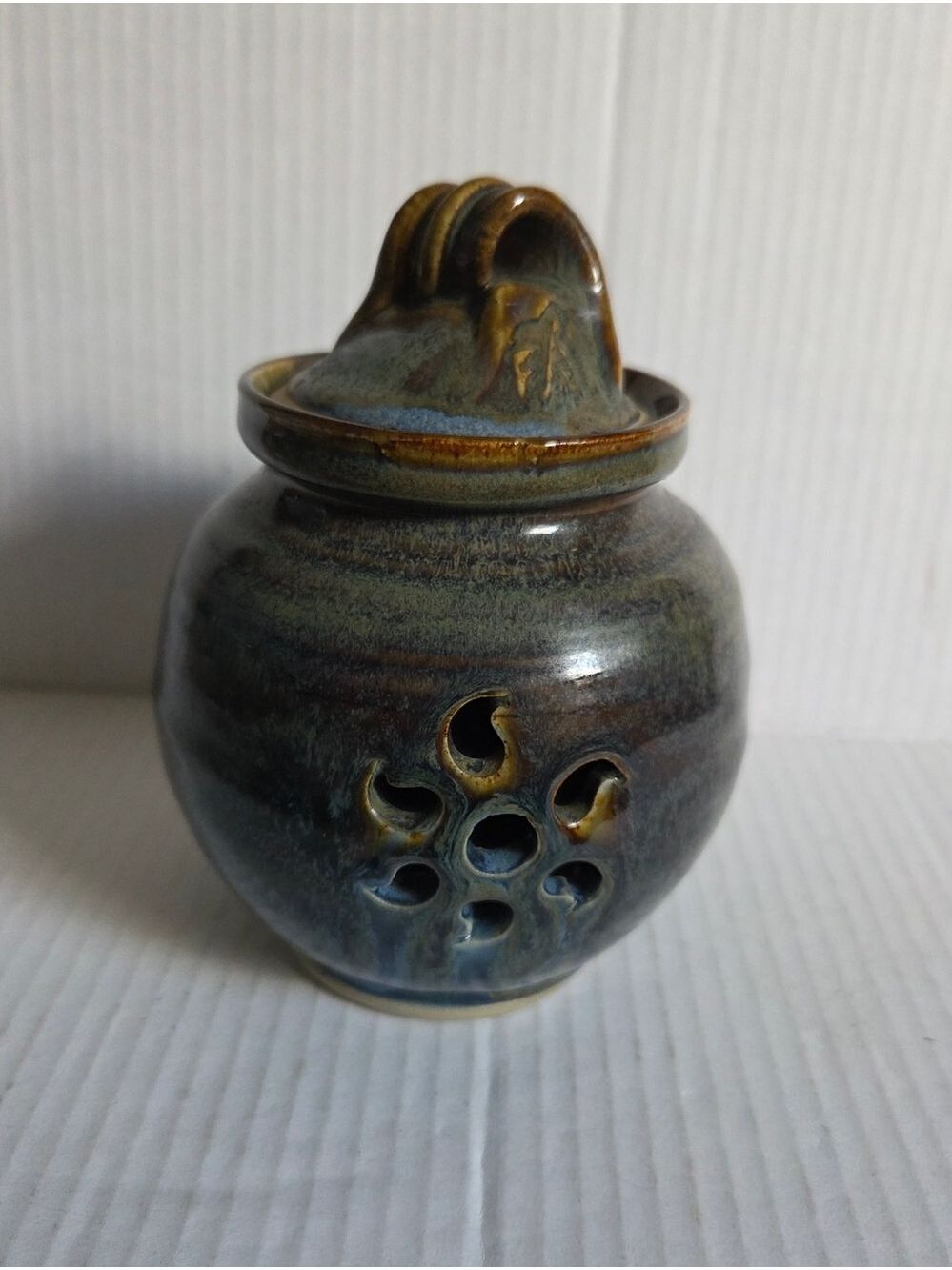 Vintage Handmade Garlic Bulb Stoneware Storage Keeper